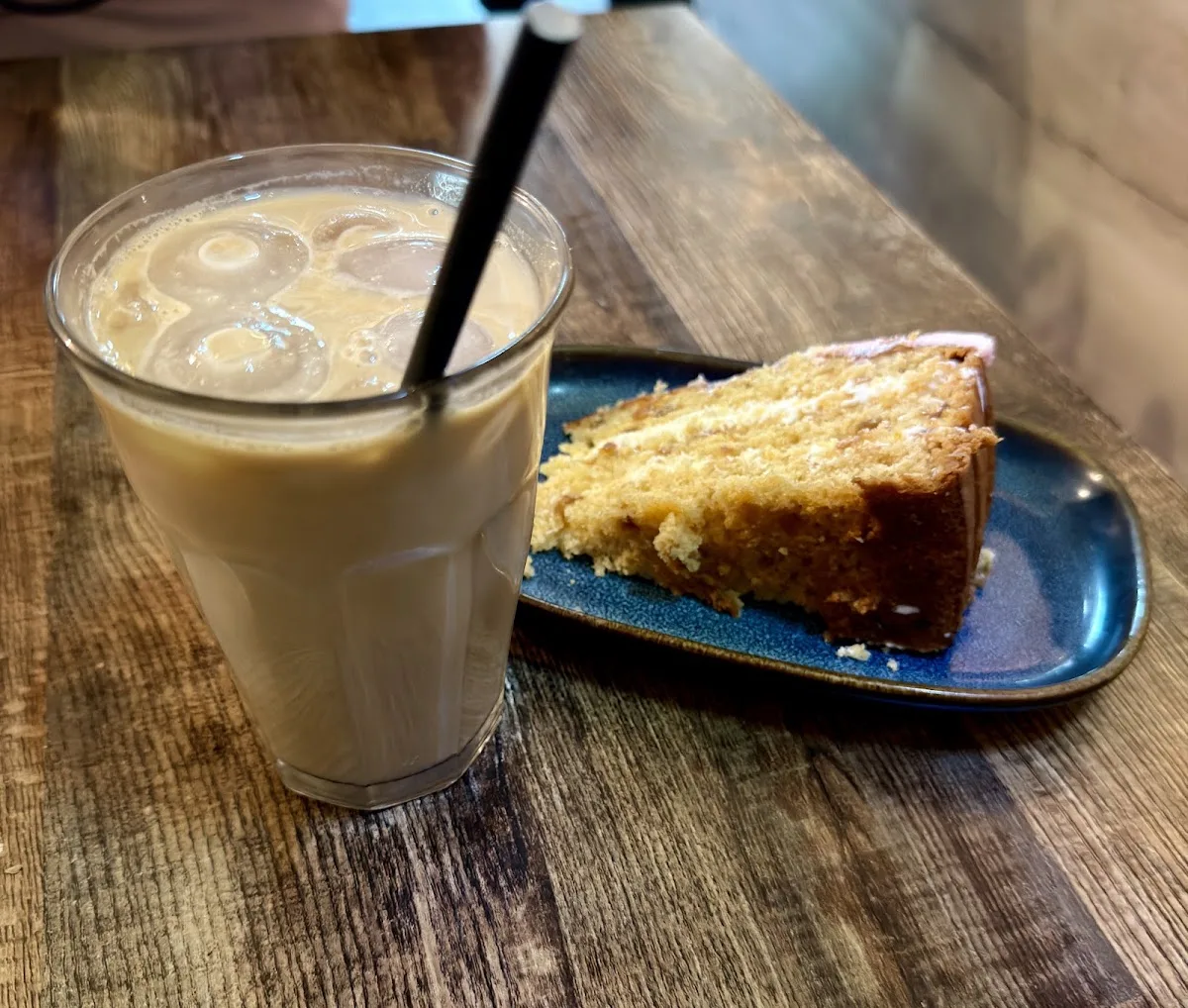 Flamingos Coffee House — Cafe